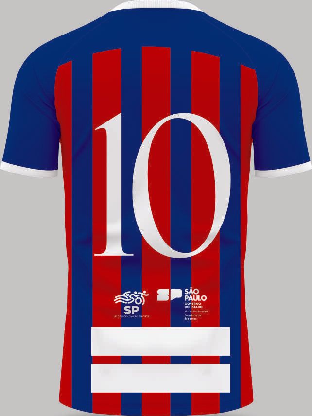 Costas da camisa de jogo azul e vermelha com espaços para patrocinadores